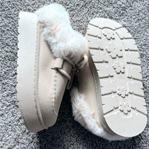 Cozy Cream Kids Shoes with Faux Fur Lining